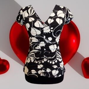 Dress Barn Black & Cream Leaf Abstract Print Ruched Short Sleeve Top Size M